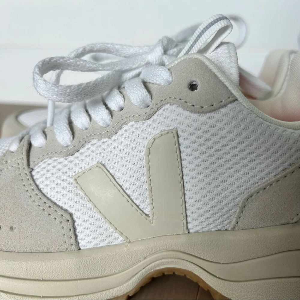 Veja Venturi II Women's Sneakers, Size 5, fits like a 6! Runs big. NWOT - Picture 7 of 15